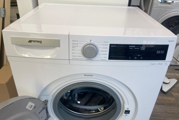 SMEG Lavatrice a Carica Frontale Libera Installazione Capacità 7 Kg Classe Energetica D Bianco LBS72T1